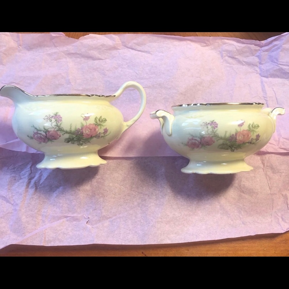 🌸🌸Rare Homer Laughlin Cream and  Sugar Bowl Set
